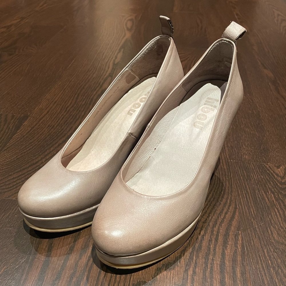 TAN LEATHER HIBOU WEDGE